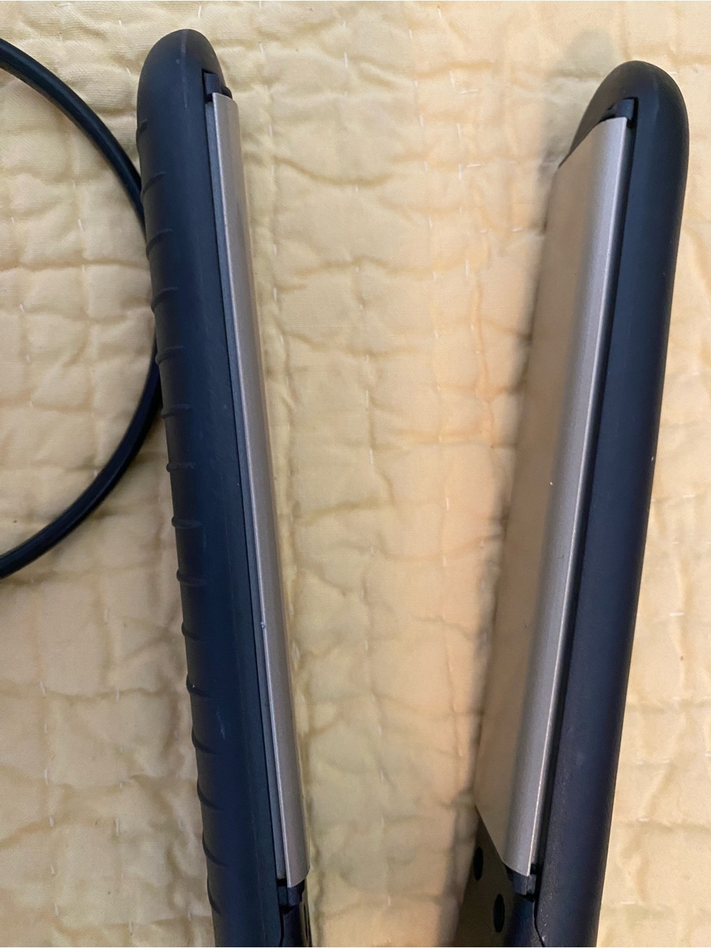 Remington Black and Silver Hair Straightener Flat Iron with Type C Plug - Picture 2 of 2